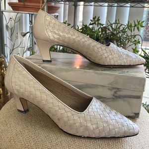 Amalfi Bisquit Woven Shoes, size 10